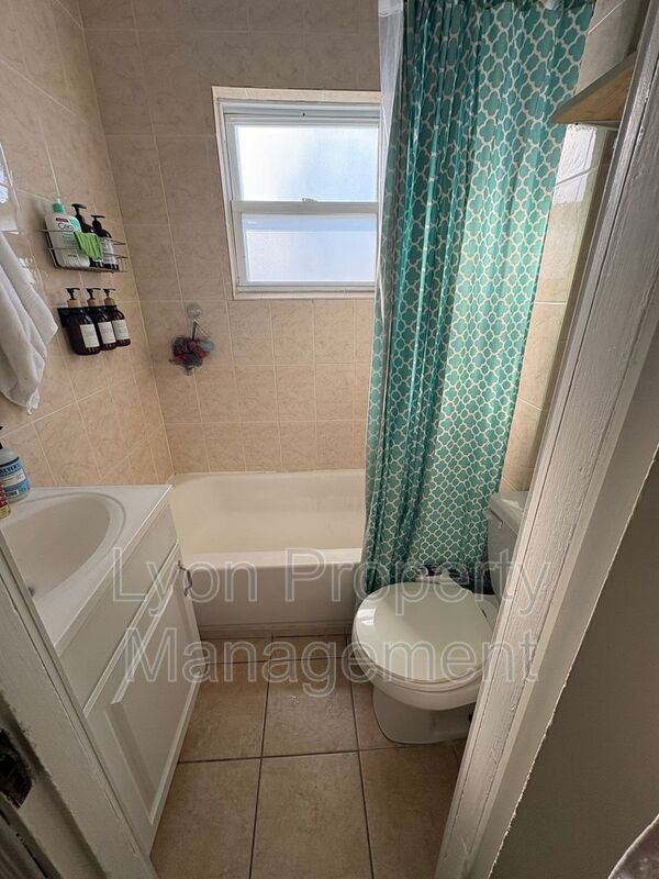 Foto del edificio - 250 Sayles Ave