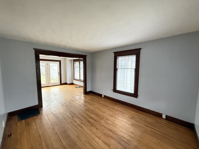 Building Photo - 1528 Vermont Ave