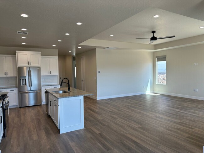 Building Photo - 1569 W 470 N