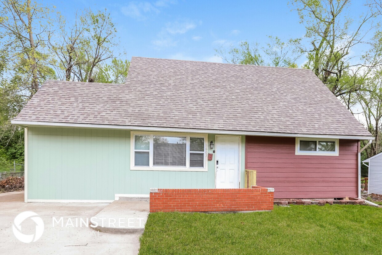 Foto principal - 8607 Corrington Ave