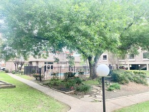 Building Photo - 2209 S Braeswood Blvd