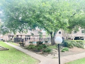 Building Photo - 2209 S Braeswood Blvd