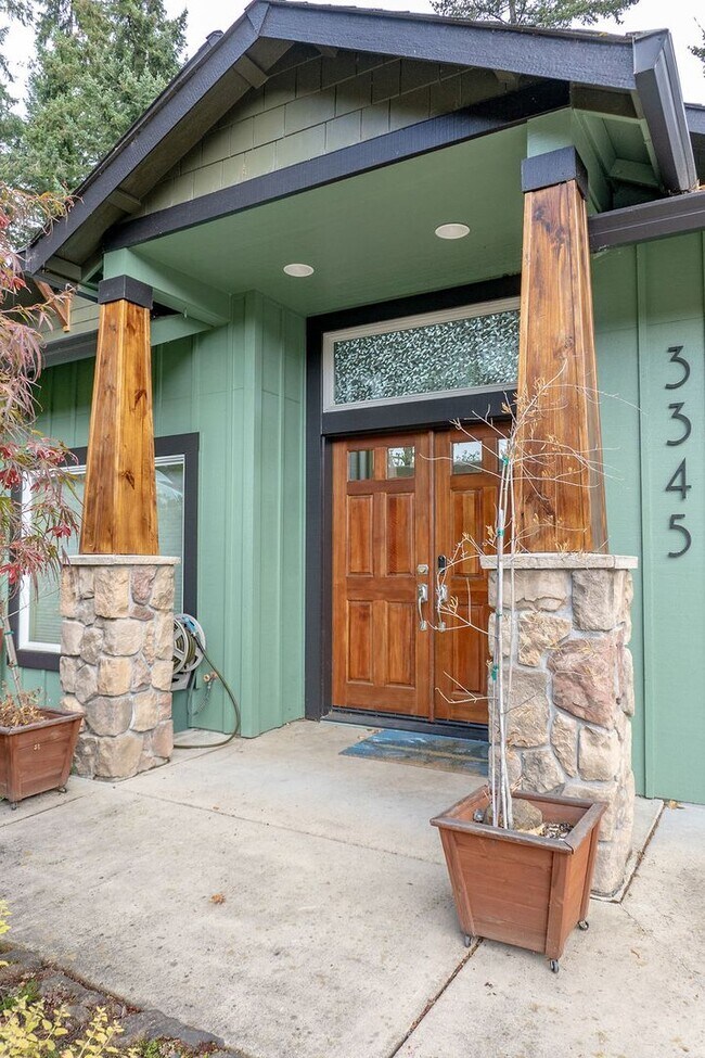 Foto del edificio - 3345 Bentley Ave