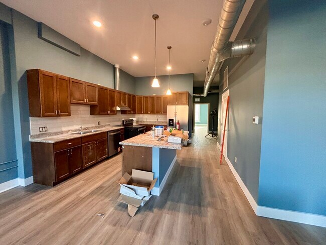 Foto del edificio - 315 E Main St