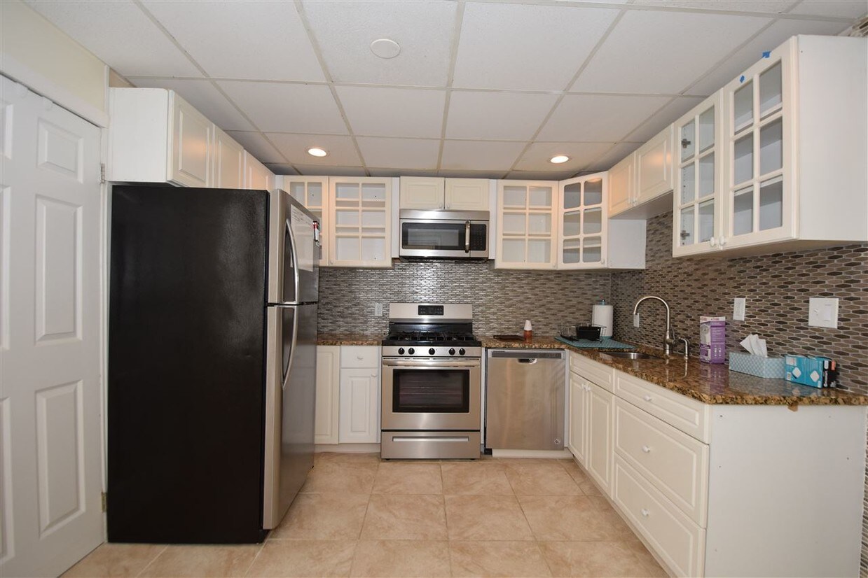 Foto principal - 704 Ave E