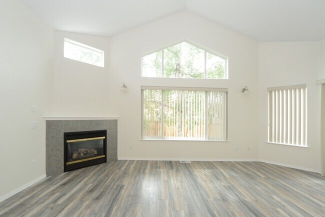 Building Photo - 264 Dailey Ave