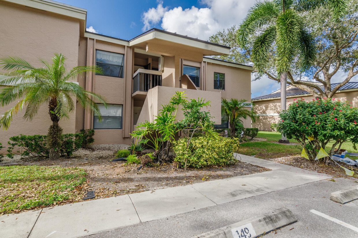 Primary Photo - 12829 Briarlake Dr