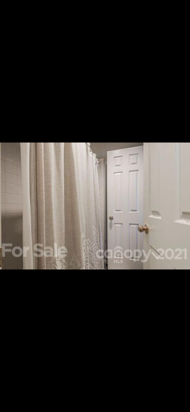 Foto del edificio - 3300 Selwyn Farms La