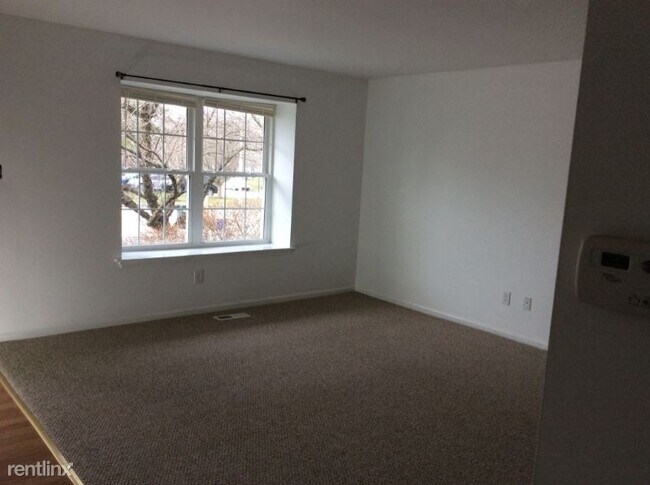 Building Photo - 2 br, 1.5 bath Townhome - 2461 Norrington Dr