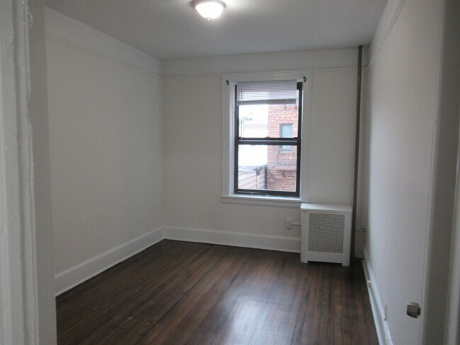 Building Photo - 368 Broadway