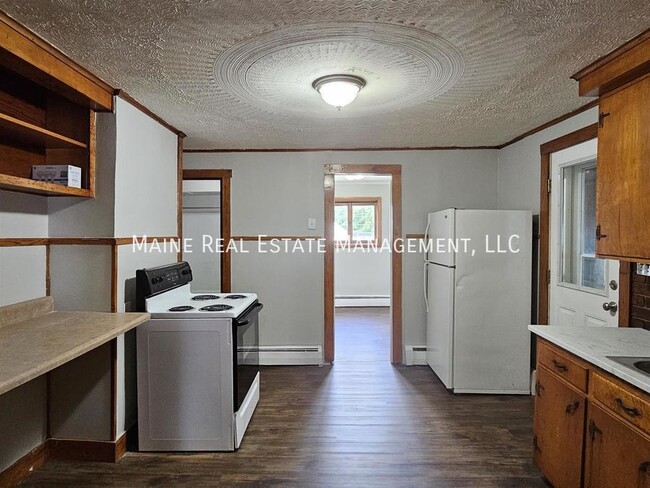 Building Photo - 26 Elm St