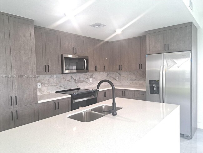 Foto del edificio - 1373 NW 1st St