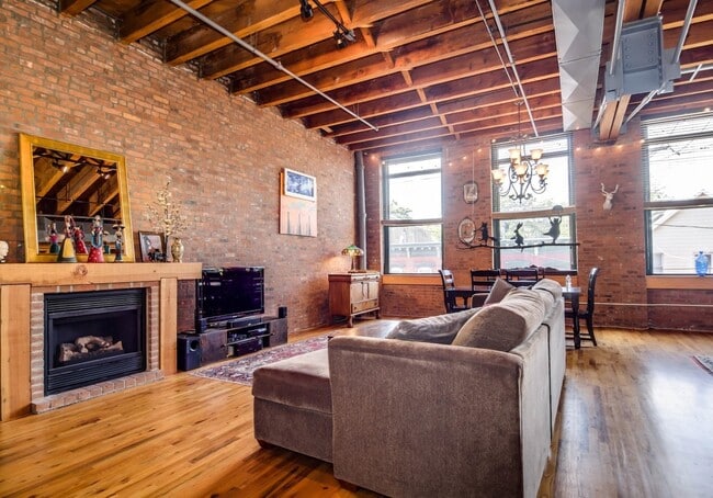 Building Photo - 126 Webster Ave