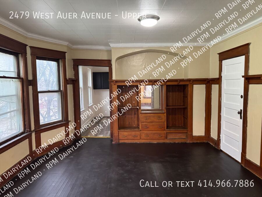 Foto principal - Charming and Spacious 2-Bedroom, 1-Bath Re...