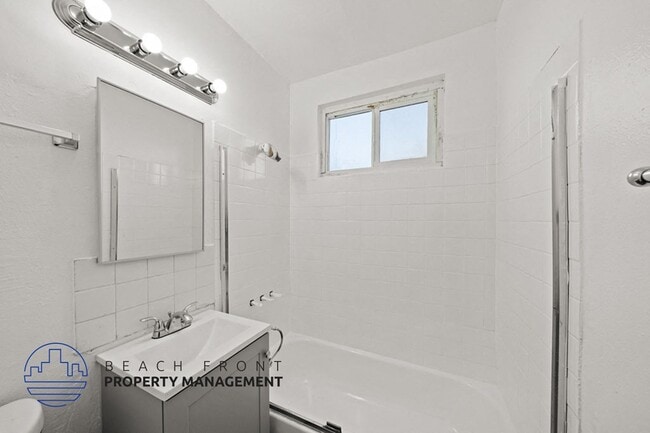 Foto del edificio - 8232 Wilcox Ave