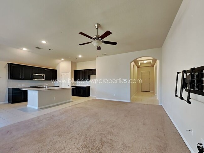 Building Photo - 1618 Sherwood Dr