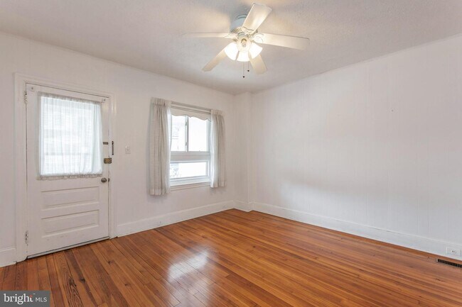 Foto del edificio - 311 Woodbine Ave