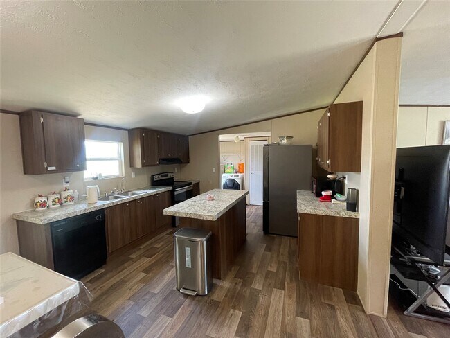 Building Photo - 777 Rd 5210