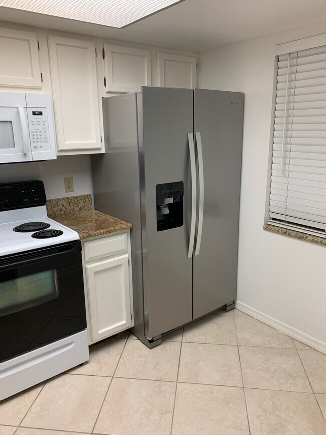 Foto del edificio - 5825 Rattlesnake Hammock Rd