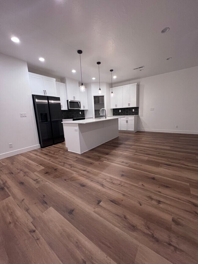 Foto del edificio - Stylish Desert Ridge Townhome with Modern Finishes & 2-Car Garage