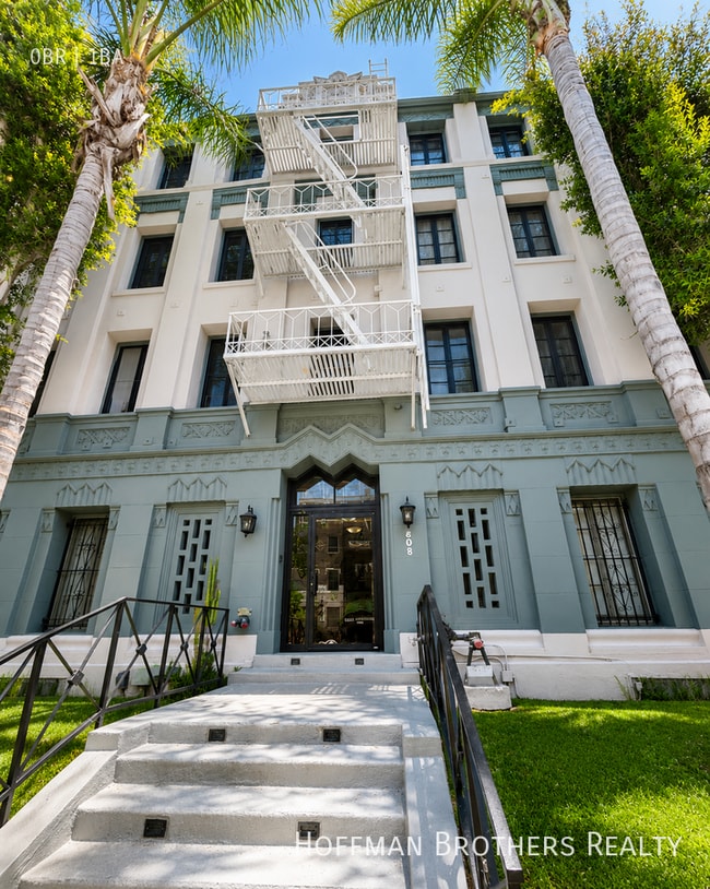Building Photo - 608 S Dunsmuir Ave