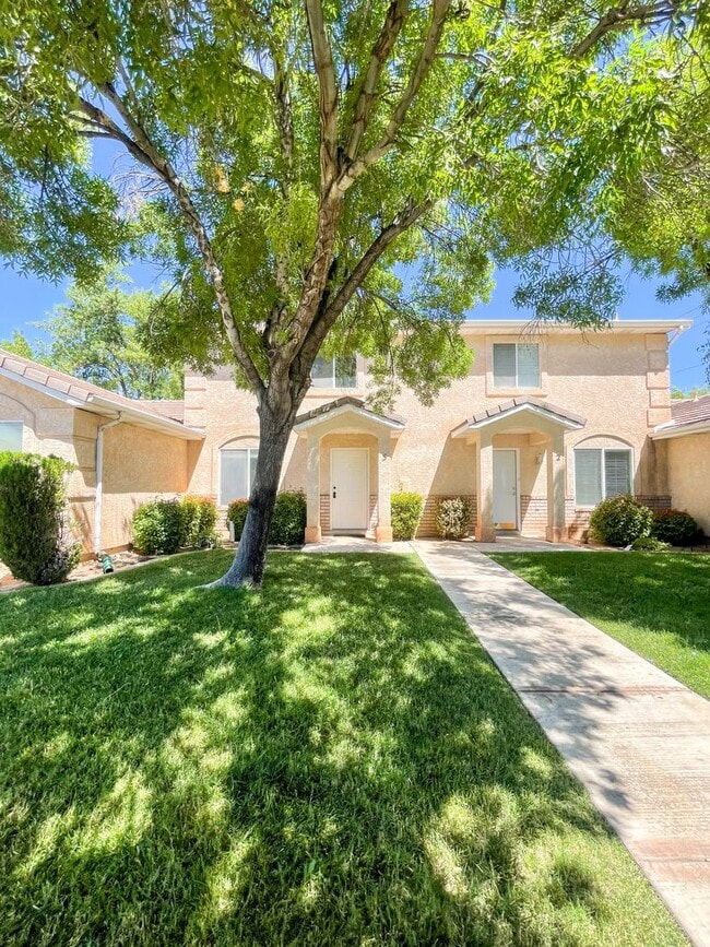 Foto del edificio - Charming 2 Bedroom Home in Prime Location ...