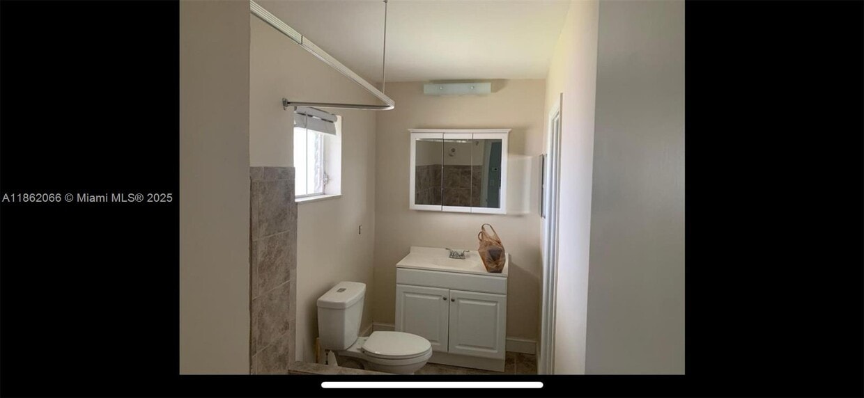 Foto del edificio - 6720 Arbor Dr