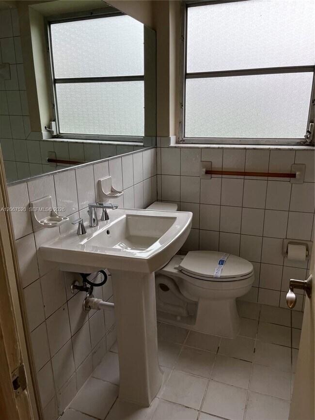 Foto del edificio - 3351 SW 18th St