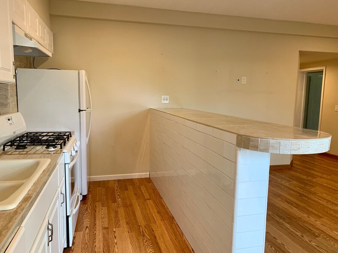 199 San Bernabe Dr Unit A, Monterey, CA 93940 Room for Rent in