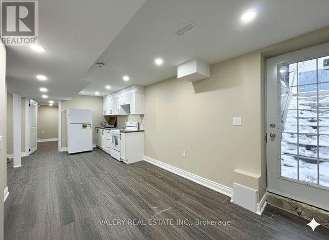 Building Photo - 116 Blackburn Dr