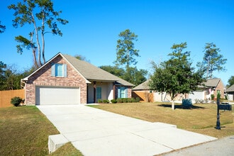 Building Photo - 717 English Oak Dr