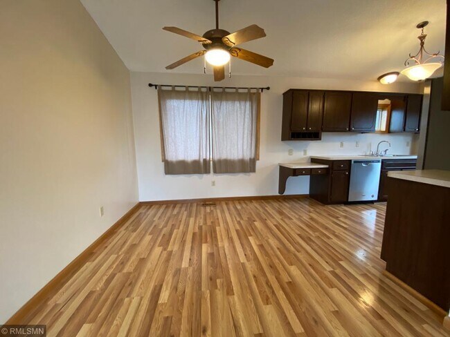 Foto del edificio - 6195 146th St N