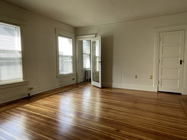 bedroom 15 X 17 - 33 Granite St