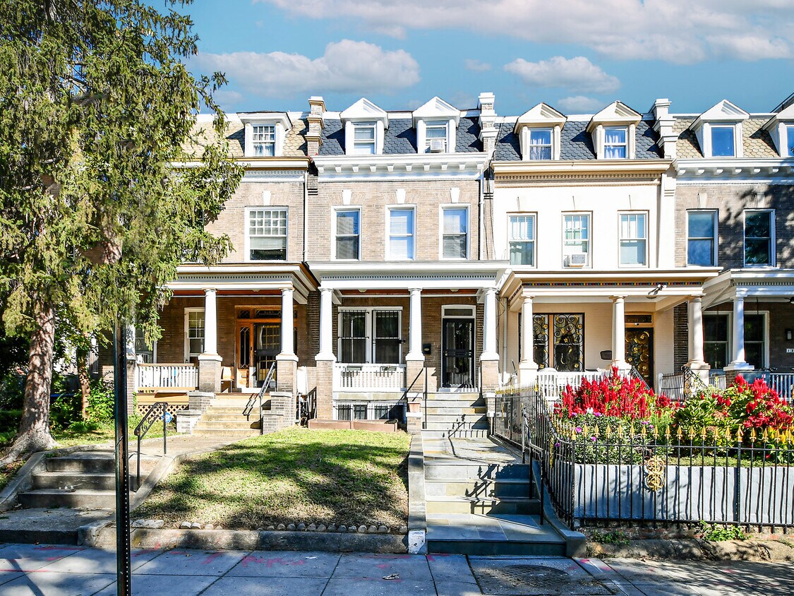 Primary Photo - 1213 Lamont St NW