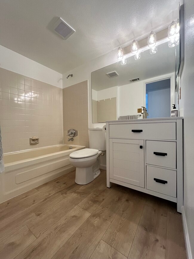 Building Photo - 8555 Fairmount Dr