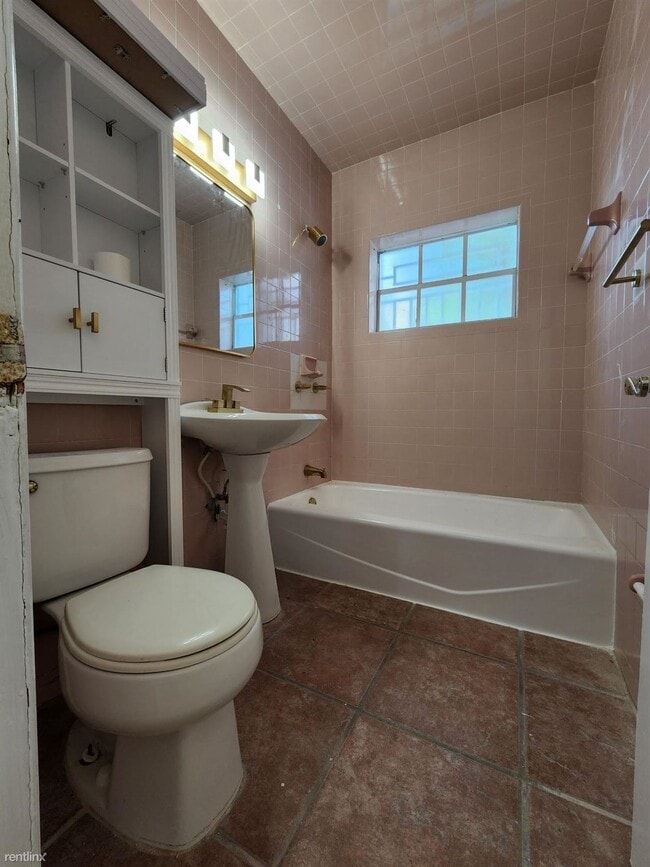 Building Photo - 3 br, 2.5 bath House - 255 W 52nd St