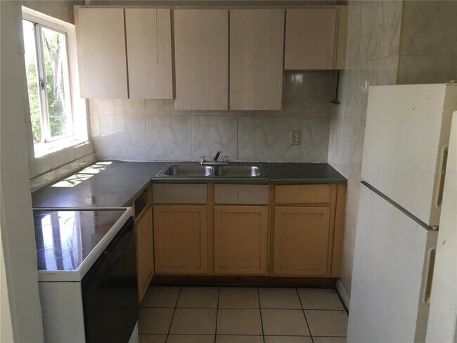 Foto del edificio - 124 Daytona Ave