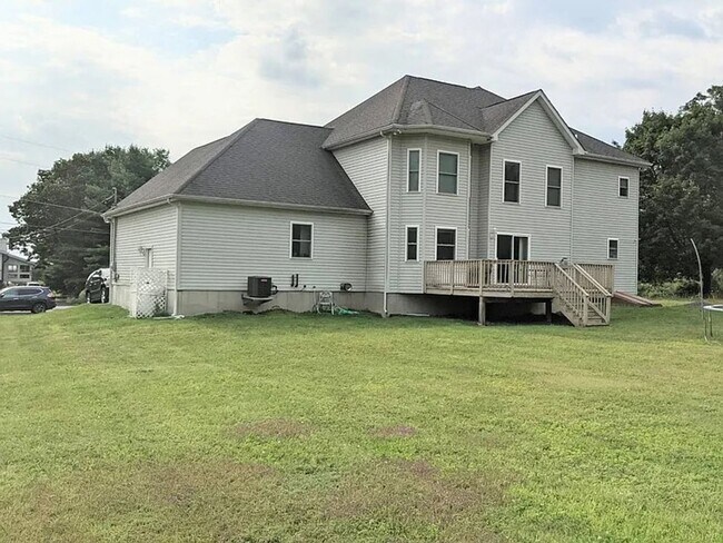 Building Photo - 110 Overlook Ln