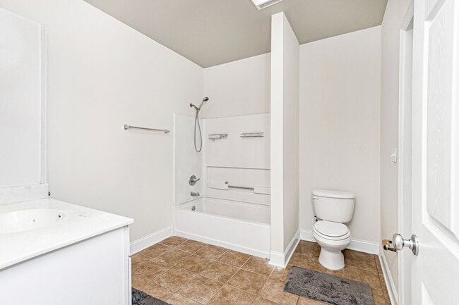 Photo - 3 Bedroom Downsatirs Condo Near LSU