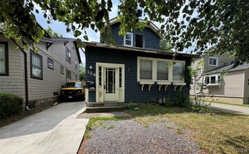 Building Photo - 154 W Winspear Ave