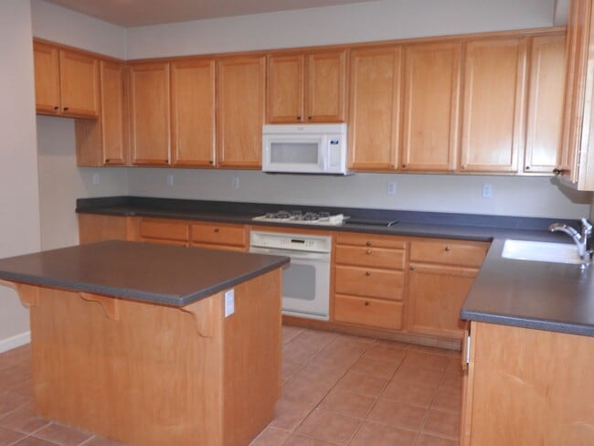 Building Photo - Granite Bay Beauty - Gated!