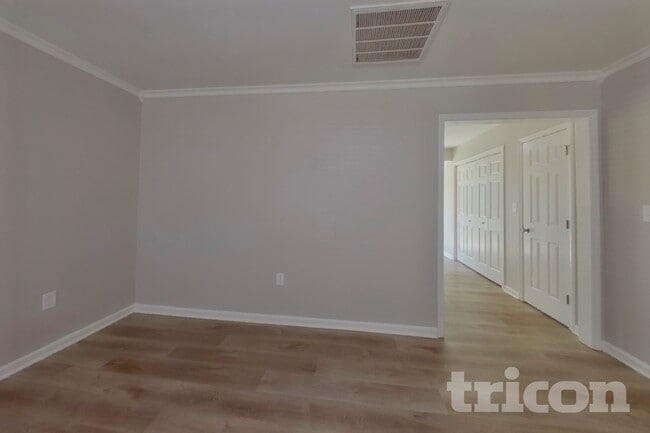Building Photo - 9022 Jaldena Dr