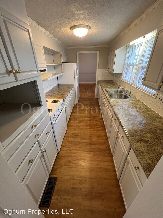 Building Photo - 4 br, 2.5 bath House - 2641 GREENCREST DRIVE