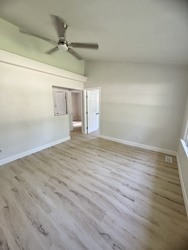 Building Photo - 200 Elbring Dr