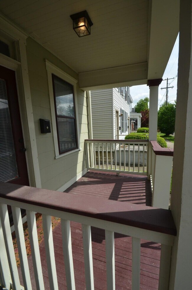 Foto del edificio - 984 Hunter Ave