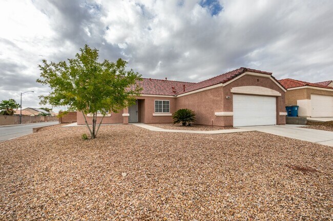 Foto del edificio - Beautifully updated three-bedroom single-s...