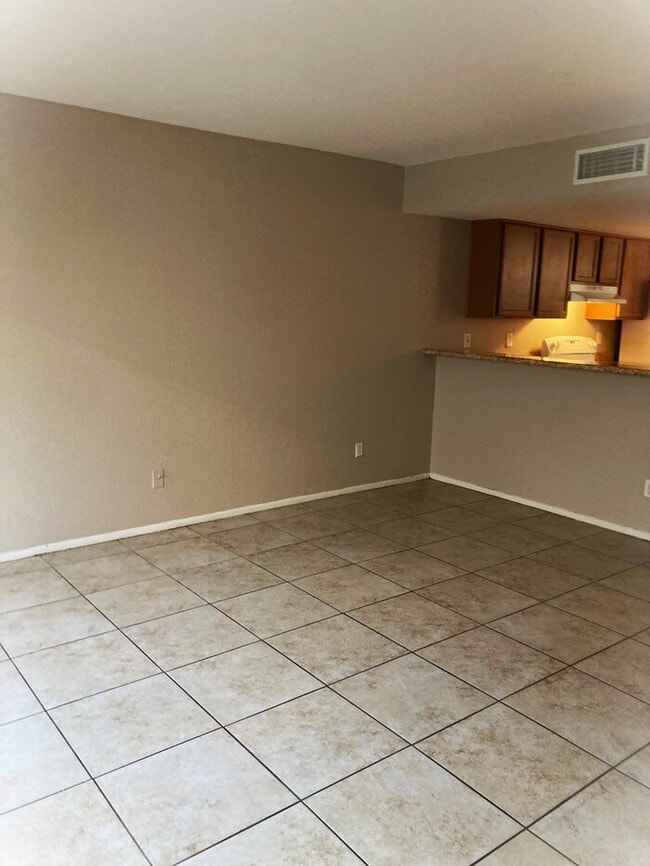 Building Photo - Beautiful 3-bedroom 2.5-bathroom condo