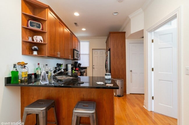 Foto del edificio - 5340 N Winthrop Ave