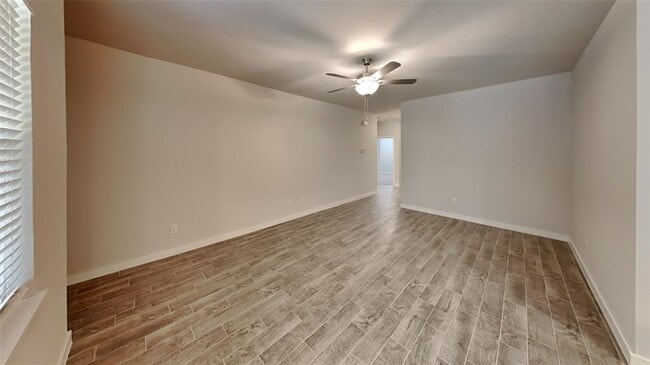 Foto del edificio - 16990 Lantana Lp