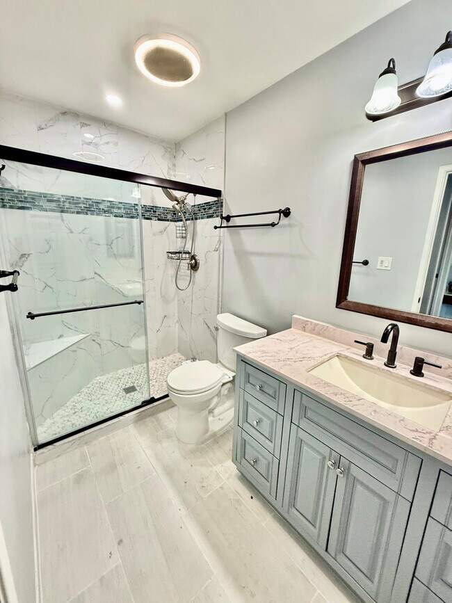 Master bedroom - Bathroom 2 - 36862 San Pedro Dr